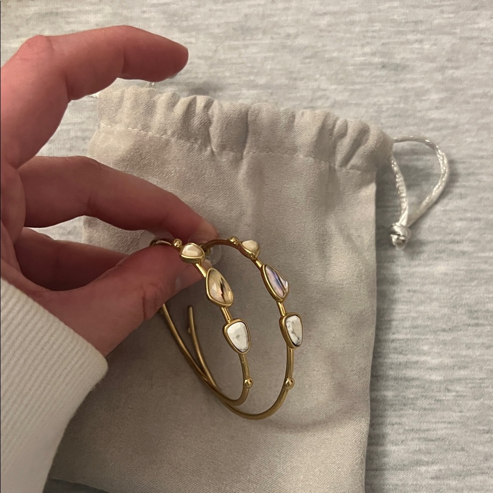 Elegant Gold and Pearl Bangle Bracelet